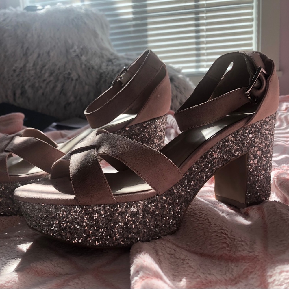 ✨ Glitter Platform Heels 💖
